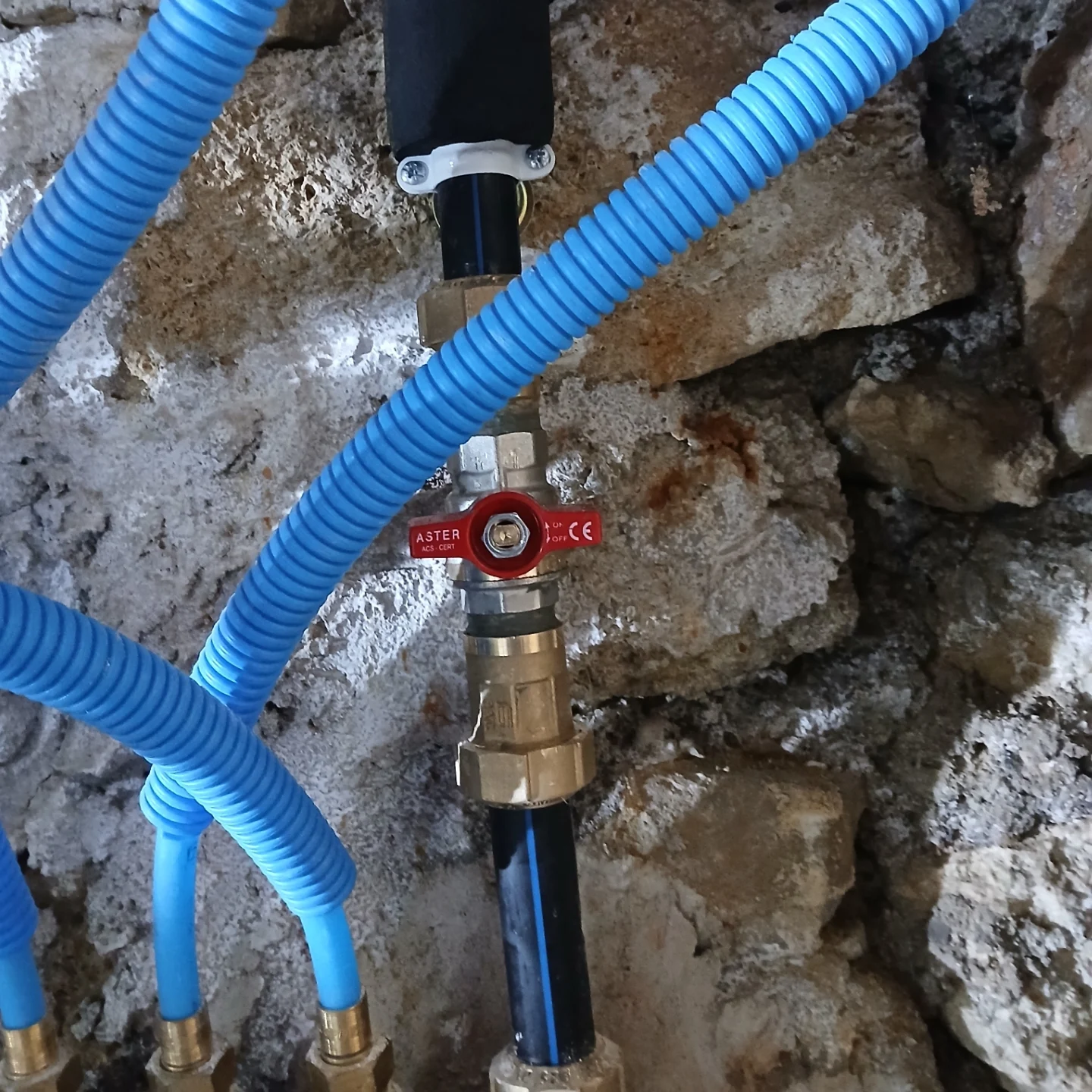 Reprise tuyauterie et vanne de coupure