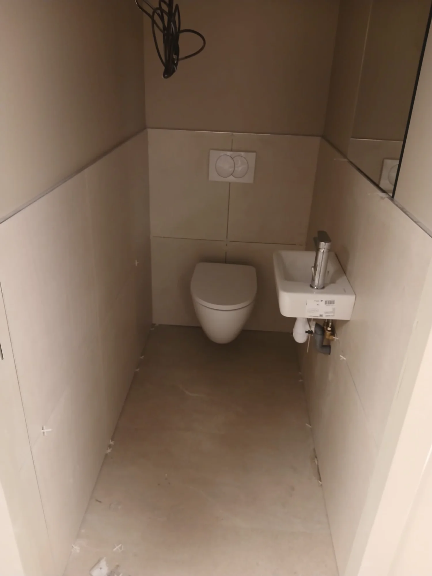 WC suspendu et lave-mains